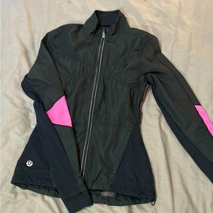 LULULEMON WINDBREAKER SIZE 6